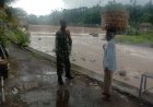 Hujan Deras Guyur Klungkung, Babinsa Gelar Patroli Pemantauan Wilayah