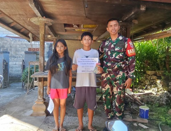Babinsa Koramil Nusa Penida Serahkan Dana Bantuan Pendidikan Yayasan Satu Hati Bali Untuk Anak-Anak